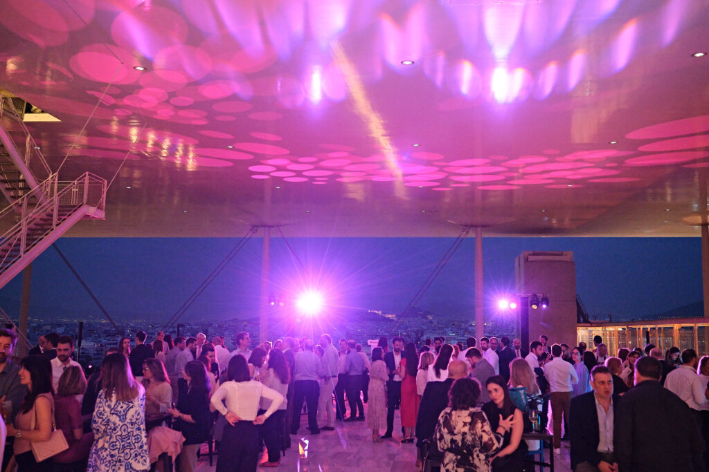 Cocktail party at SNFCC: colorful views & vibes